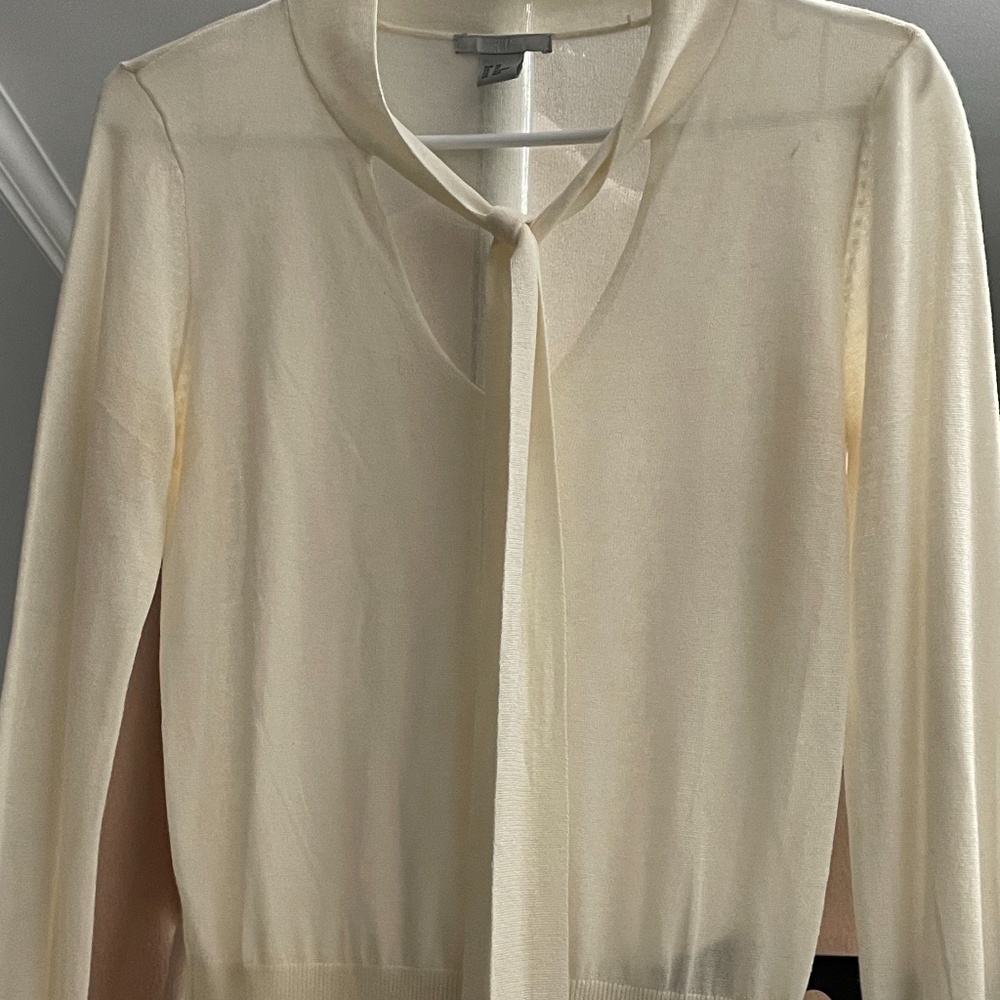 NWOT Cream H&M size XS bow sweater